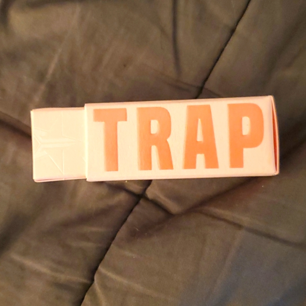 Jeffree Star velvet trap fire starter